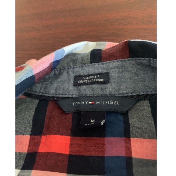 Tommy Hilfiger classic fit plaid shirt! - Picture 2 of 2